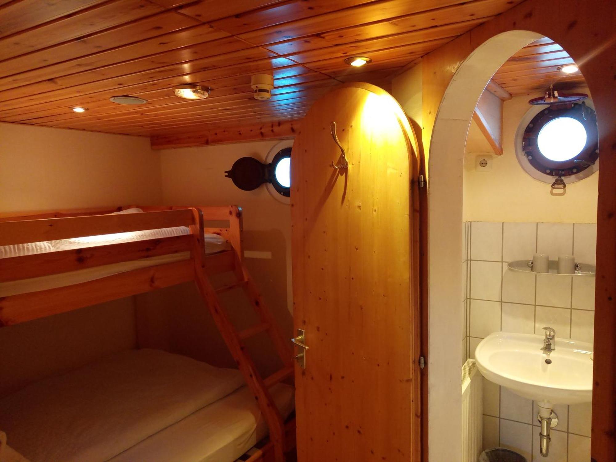 Kuestenmotorschiff Aventura BRE Exteriör bild